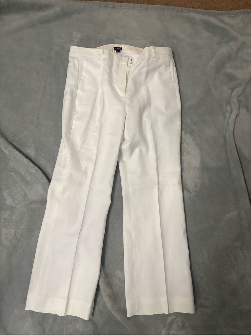Never worn Classic Women’s White Kaya Pant in stretch blend.